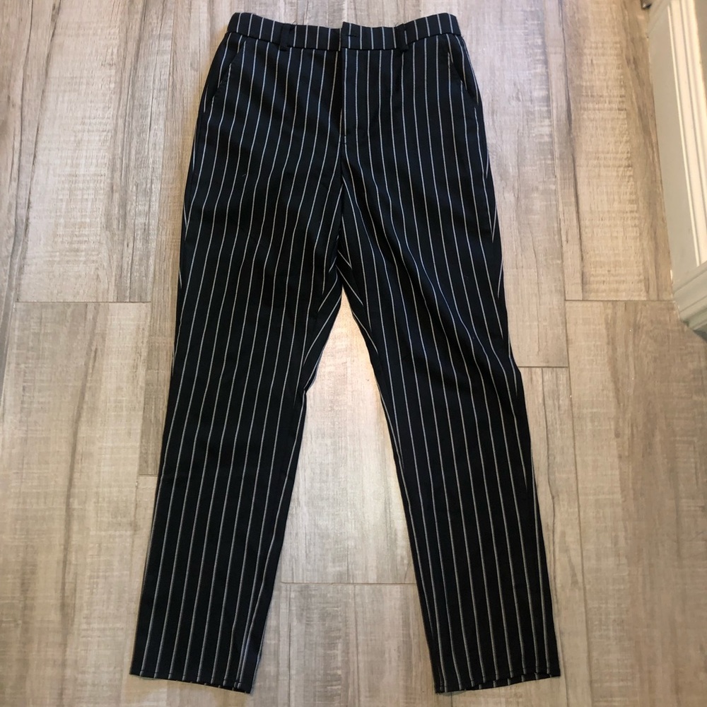 Women’s Garage Cropped Dress pants!